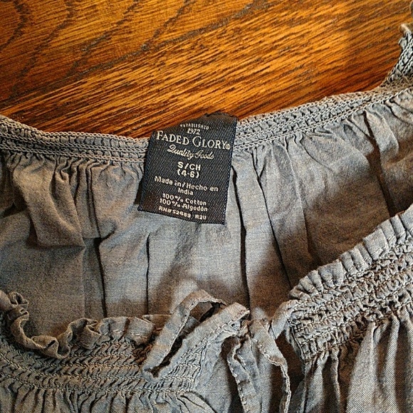 Chambray blue on or off shoulder Peasant top - Picture 3 of 4